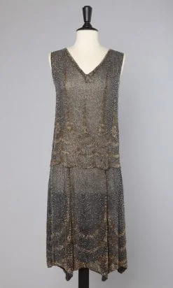 Robe 1925 en voile de coton gris brodée de perles or et argent