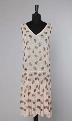 Robe 1925 en mousseline de coton rose brodée de perles argentées et dorées