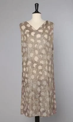 Robe 1920 art déco brodée de motifs géométriques en perles
