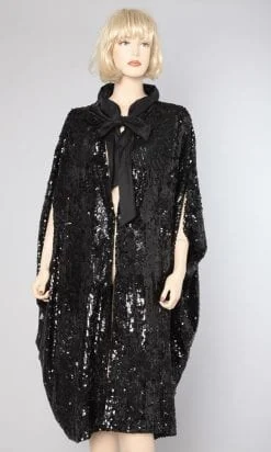 n2253_manteaucape_perle_et_paillete_noir_1920_pic001