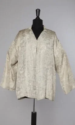 n2256_veste_en_brocard_et_lame_argent_1920_pic001