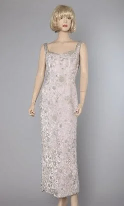 n2260_robe_longue_velours_blanc_fond_rose_brodee_perles_1960_pic001