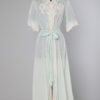 n2269_deshabille_en_mousseline_bleu_ciel_et_dentelle_ecrue_incrustee_1930_1940_pic001