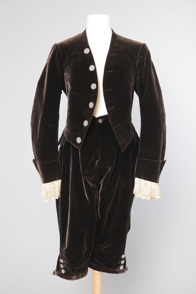 n2295_costume_en_velours_de_soie_marron_de_jeune_homme_19eme_pic001