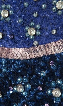 n2301_robe_entièrement_brodee_de_perles_et_paillettes_bleues_1960_t38_pic001