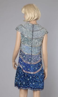 n2301_robe_entièrement_brodee_de_perles_et_paillettes_bleues_1960_t38_pic001