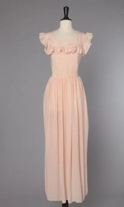 n2305_chemise_de_nuit_en_soie_rose_volants_rose_et_broderie_pic010