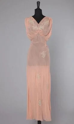 n2396_chemise_de_nuit_longue_en_mousseline_rose_et_dentelle_1930_pic001