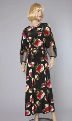 n2425_robe_noire_imprimee_de_fleurs_bas_de_manches_en_tulle_taille40_taille42_1930_pic001