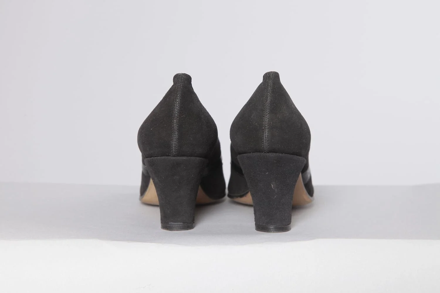 n2459_chaussures_en_daim_noir_pic001
