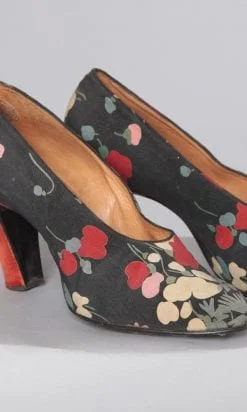 n2468_paire_de_chaussures_tissu_imprime_talon_rouge_1930_pic001