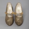n2472_paire_de_chaussures_lame_or_boucles_en_strass_1930_pic001