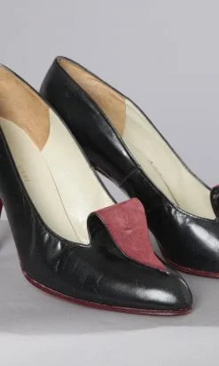 n2475_paire_de_chaussures_en_cuir_noir_et_languette_rouge_charles_jourdan_pic001