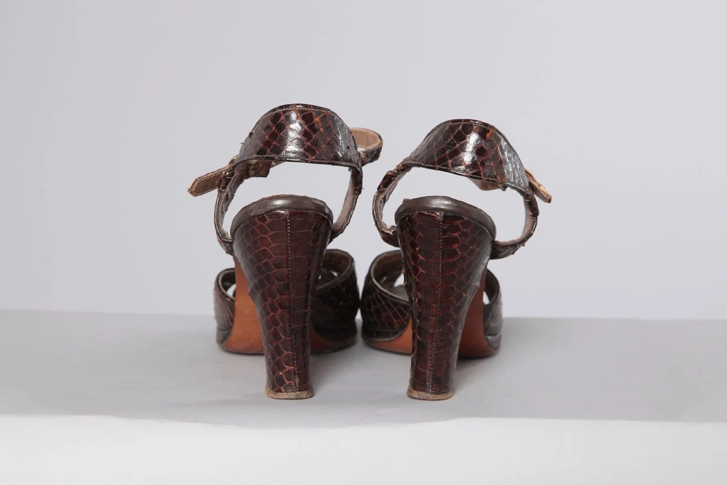 n2485_chaussures_en_croco_1940_pic001