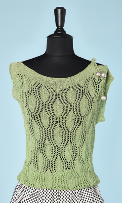 Pull tricoté main sans manches