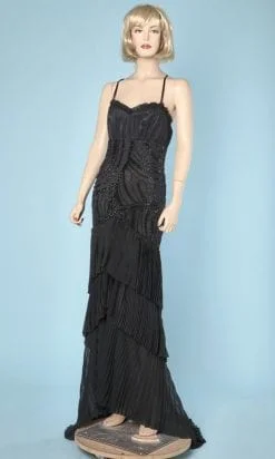 Longue robe du soir noire plissée et perlée griffée Sagaie