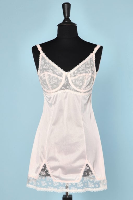 Soutien gorge poitrine pointue Vintage 1960 Triumph Neuf Dentelle fleu – Angèle Vintage
