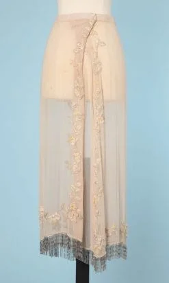 Jupe en mousseline de soie 1910 brodée de fleurs en rubans