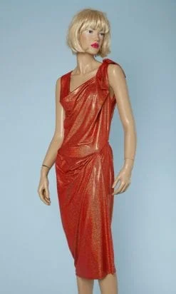 Robe en satin rouge corail griffée Vivienne Westwood