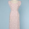 Robe en lin rose pâle 1960 brodée de marguerites en perles