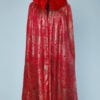 Cape en satin de soie lamé or 1925 doublé en velours de soie rouge