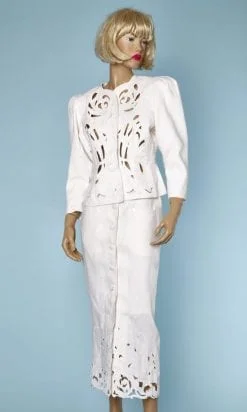 Tailleur en lin blanc brodé 1980 griffé Emmanelle Khanh