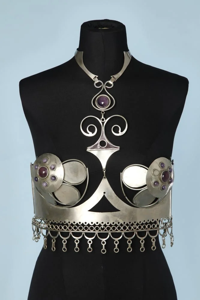 Corset bijoux en métal vers 1970