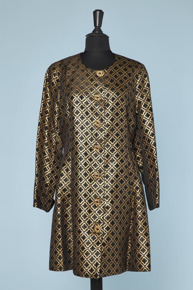 Manteau 1970 en satin noir et lamé or