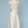 Combinaison 1930 en satin de soie blanche incrustée de dentelle