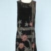 Robe 1920 en velours de soie tête de nègre à motifs perlés
