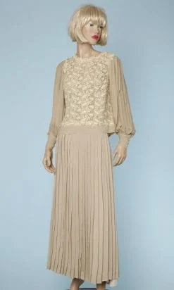 Tailleur en mousseline et dentelle beige 1970