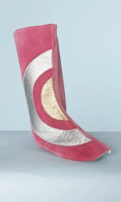 Paire de guêtres en daim rose et cuir ergent et or