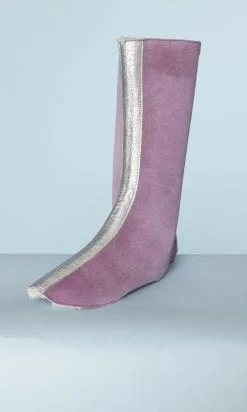 Alternative view of Paire de guêtres 1970 en daim mauve et cuir argent