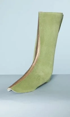 Alternative view of Paire de guêtres 1970 en daim vert et cuir or