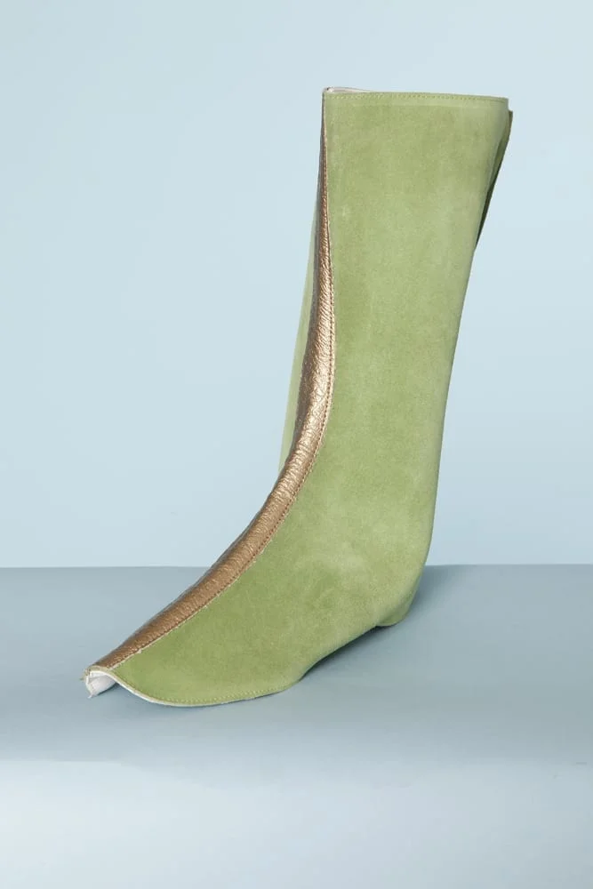Paire de guêtres 1970 en daim vert et cuir or – Image 2