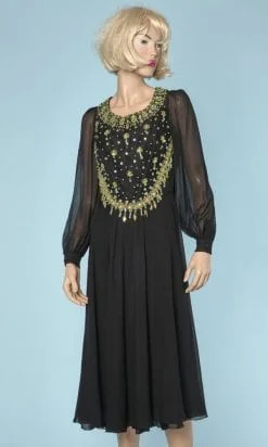 Robe 1970 en mousseline noire brodée de perles de couleurs
