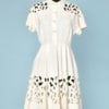 Robe en crêpe brodée et ajourée blanche 1950