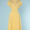 n5831_robe_lin_coton_jaune_1950_decors_jours_echelle_taille_38_pic001