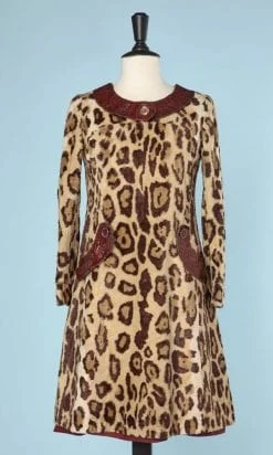 n5866_robe_peluche_panthere_parements_serpent_1960_1970_taille_38_pic001