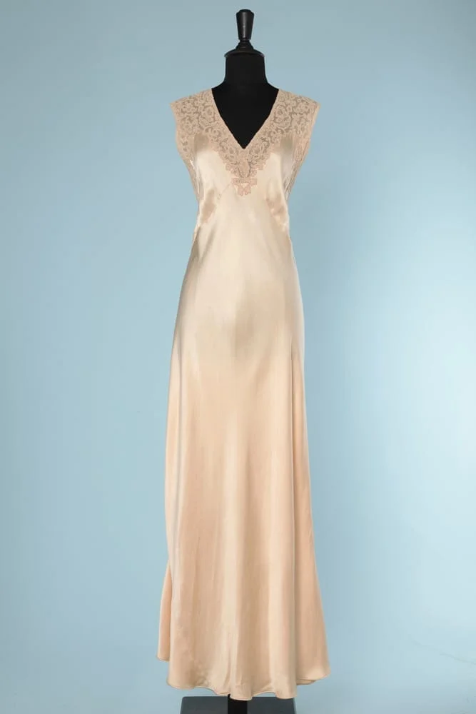 n5870_chemise_nuit_satin_dentelle_1930_taille_38_40_pic001
