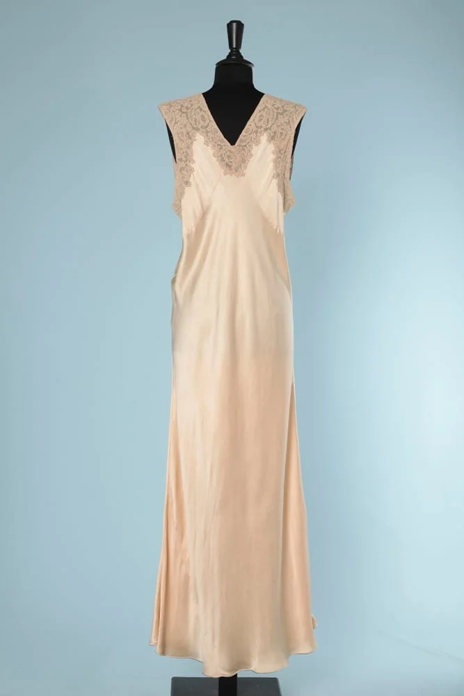 n5870_chemise_nuit_satin_dentelle_1930_taille_38_40_pic001