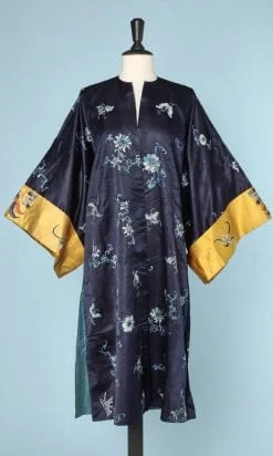 n5884_kimono_satin_soie_bleu_brode_pic001