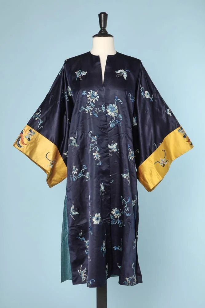 n5884_kimono_satin_soie_bleu_brode_pic001