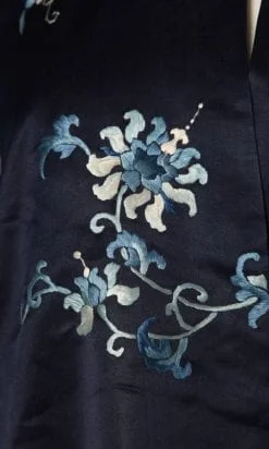 n5884_kimono_satin_soie_bleu_brode_pic001