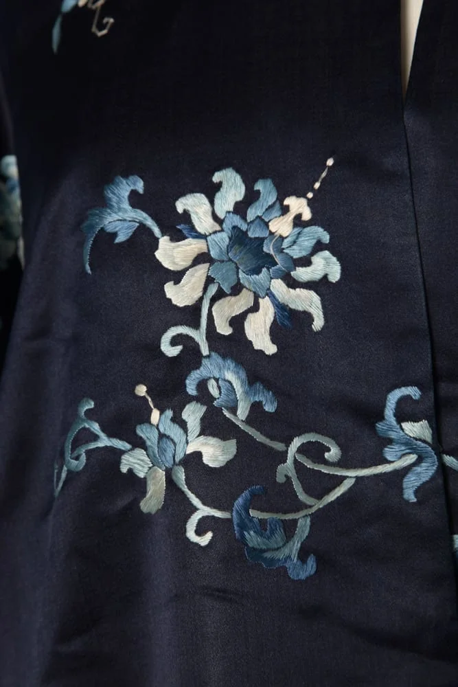 n5884_kimono_satin_soie_bleu_brode_pic001