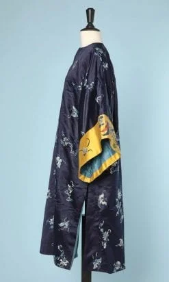 n5884_kimono_satin_soie_bleu_brode_pic001