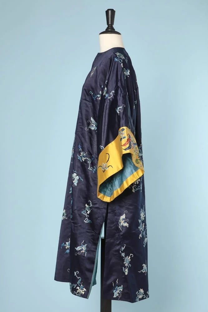 n5884_kimono_satin_soie_bleu_brode_pic001