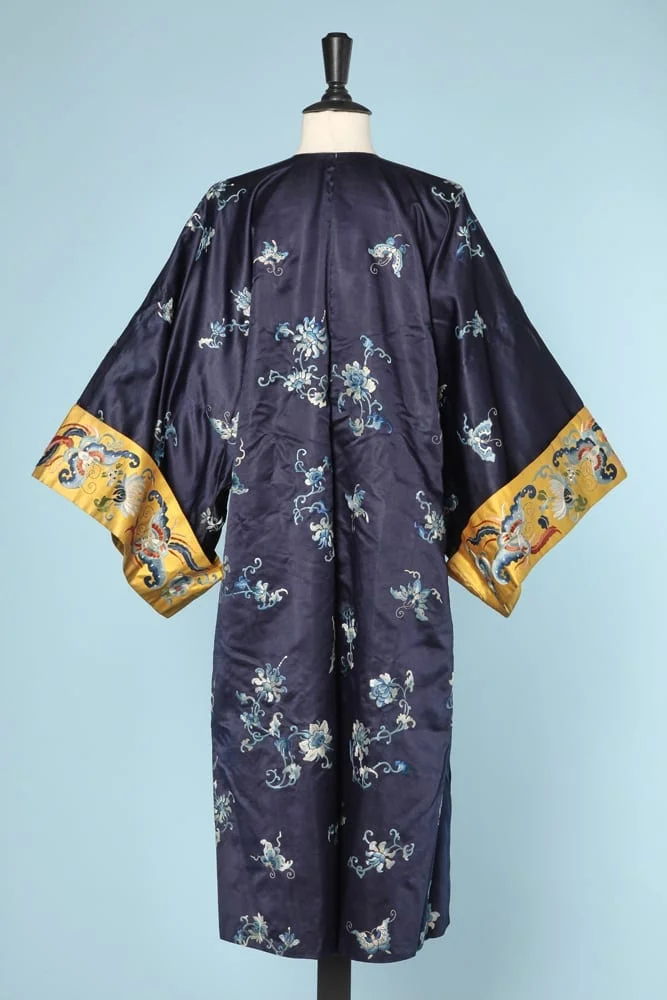 n5884_kimono_satin_soie_bleu_brode_pic001