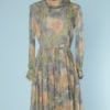 n5904_robe_mousseline_1960_col_imprime_fleurs_vert_gris_orange_taille_38_pic001