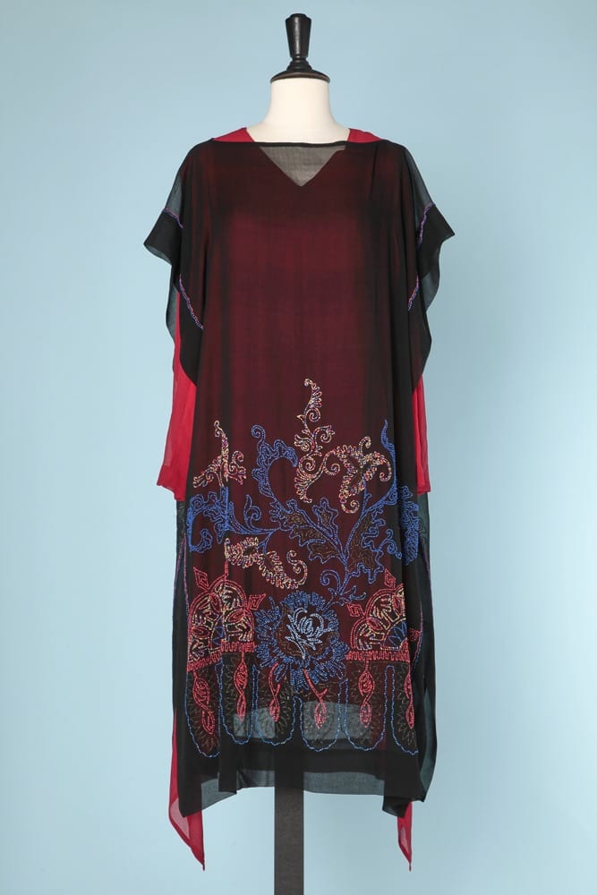 n5905_ensemble_robe_rouge_crepe_mousseline_noire_perlee_1920_taille_40_pic001